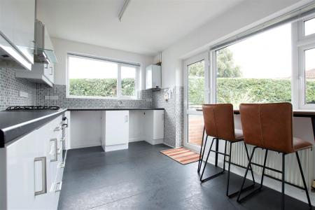 2 bedroom Detached bungalow to let in RIVER CLOSE, WIMBORNE