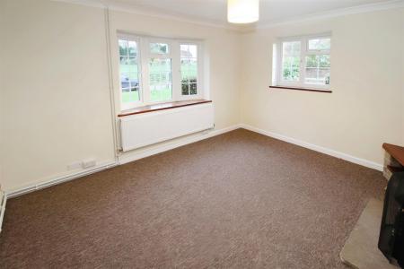 2 bedroom Detached house to let in Charlton, Hampreston