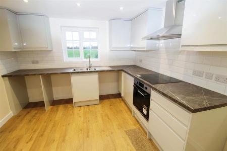 2 bedroom Detached house to let in Charlton, Hampreston