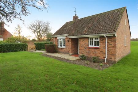 2 bedroom Detached house to let in Charlton, Hampreston