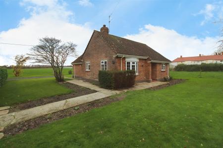 2 bedroom Detached house to let in Charlton, Hampreston