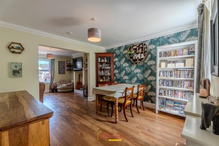 3 bedroom Property for sale in Manor Road, Ringwood