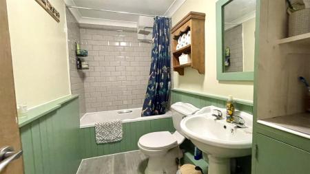 3 bedroom Property for sale in Manor Road, Ringwood