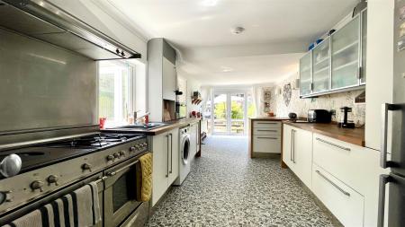 3 bedroom Property for sale in Manor Road, Ringwood