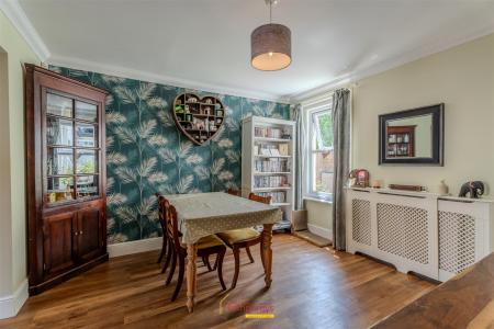 3 bedroom Property for sale in Manor Road, Ringwood