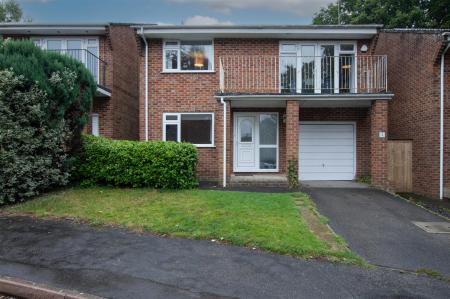 3 bedroom Detached house for sale in Saddle Close, Wimborne