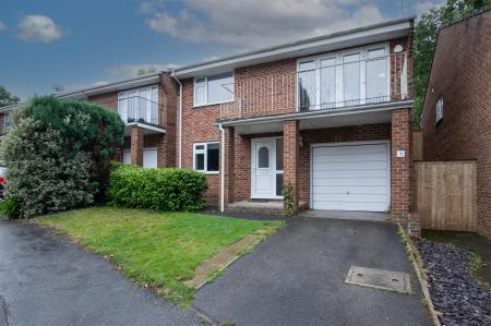 3 bedroom Detached house for sale in Saddle Close, Wimborne