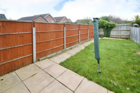 2 bedroom Terraced House to let in Colt Close, Colehill