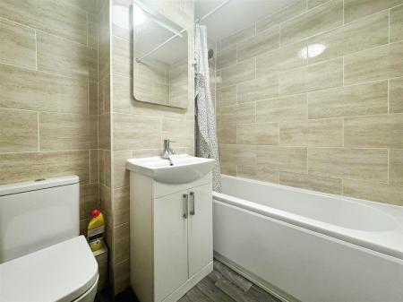 2 bedroom Terraced House to let in Colt Close, Colehill