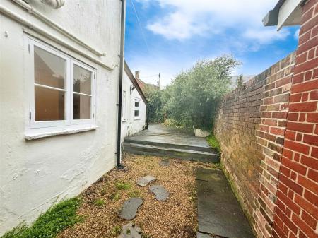 2 bedroom Terraced House to let in West Street, Wimborne