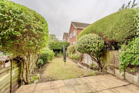 2 bedroom Terraced House to let in Colt Close, Wimborne