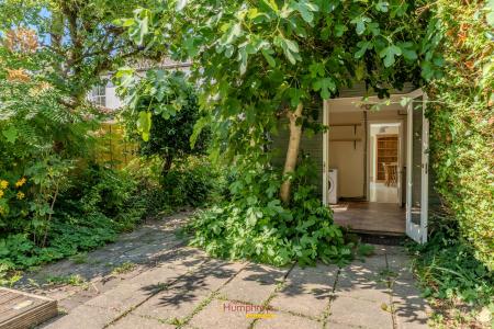 3 bedroom Semi-detached house for sale in Greenhill Close, Wimborne