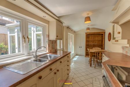 3 bedroom Semi-detached house for sale in Greenhill Close, Wimborne