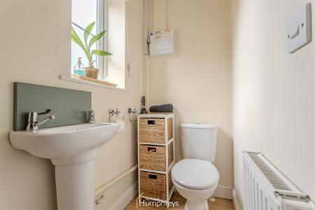 2 bedroom Semi-detached house to let in Bridle Way, Colehill