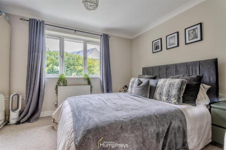 2 bedroom Semi-detached house to let in Bridle Way, Colehill