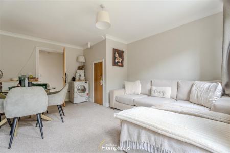 2 bedroom Semi-detached house to let in Bridle Way, Colehill