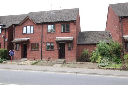 2 bedroom Terraced House to let in Sheppards Field, Wimborne