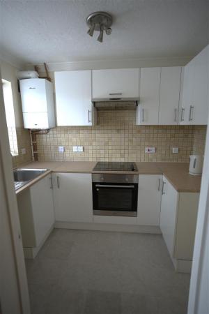 2 bedroom Terraced House to let in Sheppards Field, Wimborne