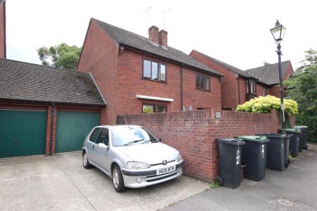 2 bedroom Terraced House to let in Sheppards Field, Wimborne
