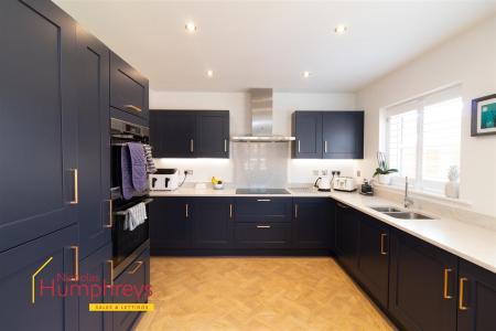 4 bedroom Detached house for sale in Thresher Way, Wimborne