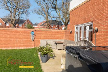 4 bedroom Detached house for sale in Thresher Way, Wimborne