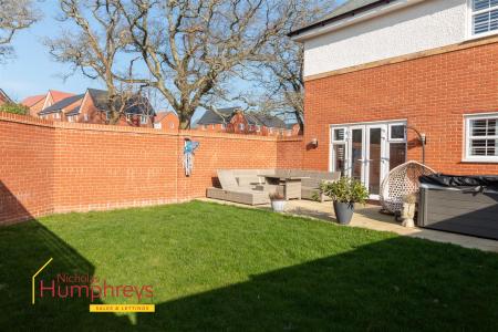 4 bedroom Detached house for sale in Thresher Way, Wimborne