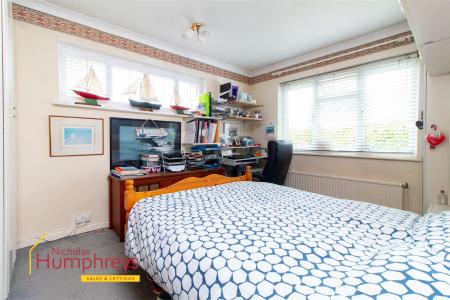 3 bedroom Detached bungalow for sale in Bushmead Drive, Ashley Heath