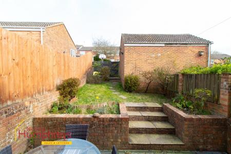 3 bedroom Terraced House to let in Coventry Close, Wimborne