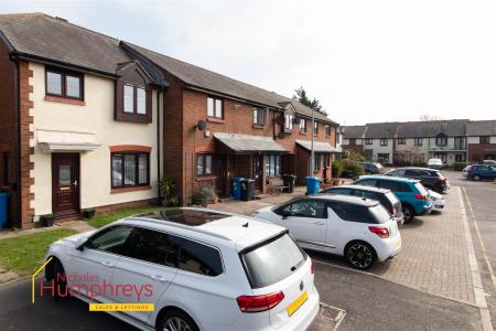 3 bedroom Detached house to let in VALLIS CLOSE, BAITER PARK, POOLE