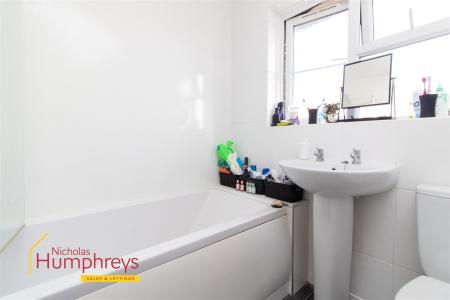 3 bedroom Detached house to let in VALLIS CLOSE, BAITER PARK, POOLE