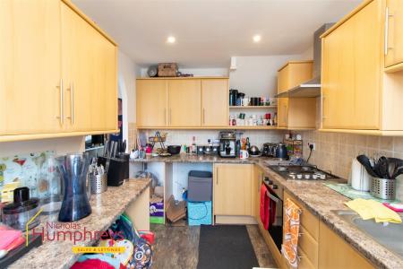 3 bedroom Detached house to let in VALLIS CLOSE, BAITER PARK, POOLE