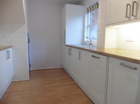 3 bedroom End of terrace house to let in Waldren Close, Baiter Park