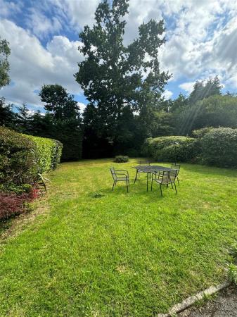 2 bedroom Apartment to let in Birkdale Court, Broadstone