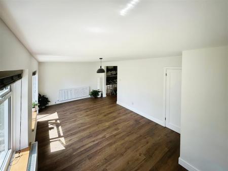 2 bedroom Apartment to let in Birkdale Court, Broadstone