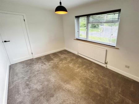 2 bedroom Apartment to let in Birkdale Court, Broadstone