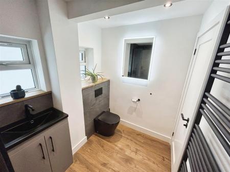 2 bedroom Apartment to let in Birkdale Court, Broadstone