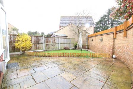 3 bedroom End of terrace house to let in Saffron Way, Bournemouth