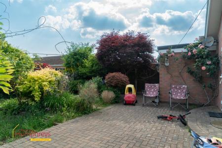 3 bedroom Detached bungalow to let in Albany Drive, Three Legged Cross