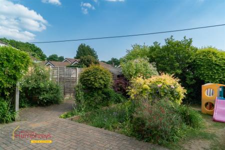 3 bedroom Detached bungalow to let in Albany Drive, Three Legged Cross
