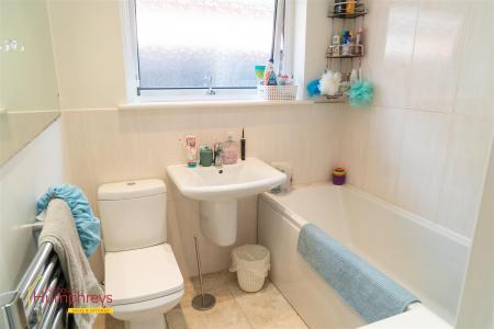 3 bedroom Detached bungalow to let in Albany Drive, Three Legged Cross