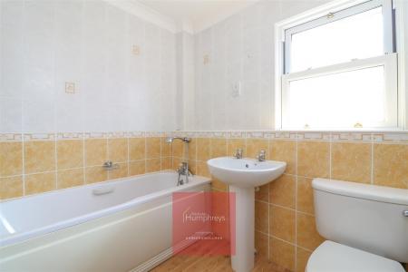 3 bedroom Town house to let in West Street, Wimborne