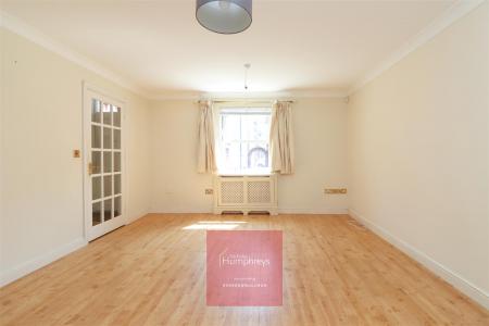 3 bedroom Town house to let in West Street, Wimborne