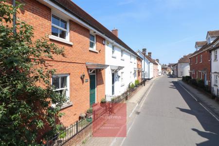 3 bedroom Town house to let in West Street, Wimborne