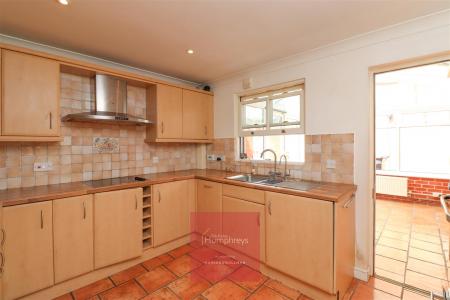 3 bedroom Town house to let in West Street, Wimborne