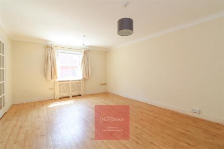 3 bedroom Town house to let in West Street, Wimborne