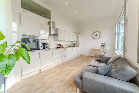 2 bedroom Apartment to let in Durley Gardens, Bournemouth