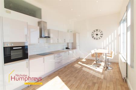 2 bedroom Apartment to let in Durley Gardens, Bournemouth