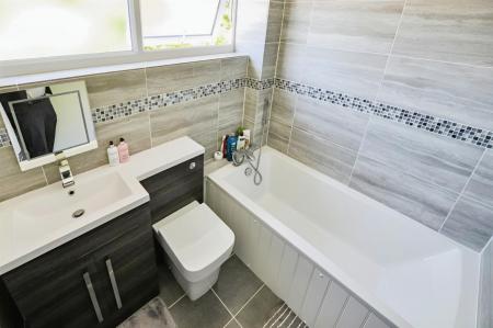 4 bedroom Semi-detached house to let in Cutlers Place, Colehill