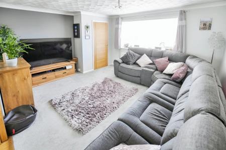 4 bedroom Semi-detached house to let in Cutlers Place, Colehill