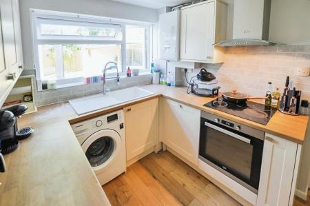 4 bedroom Semi-detached house to let in Cutlers Place, Colehill